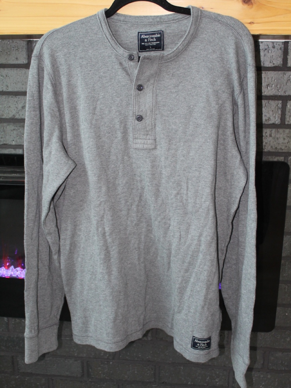Abercrombie & Fitch Men's Light Gray Henley Long-Sleeve Shirt